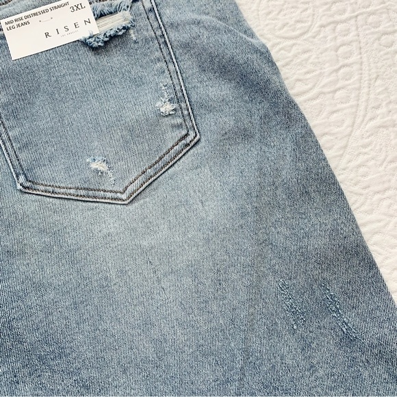 Risen Mid-Rise Distressed Straight Leg Jeans, Light Wash (3XL) - Picture 5 of 6